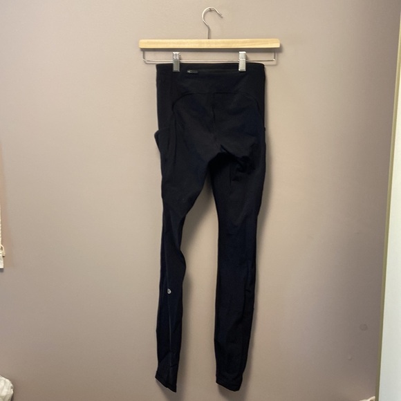 Black Lulumon Leggings with Pockets & Reflective Strip - Picture 4 of 5